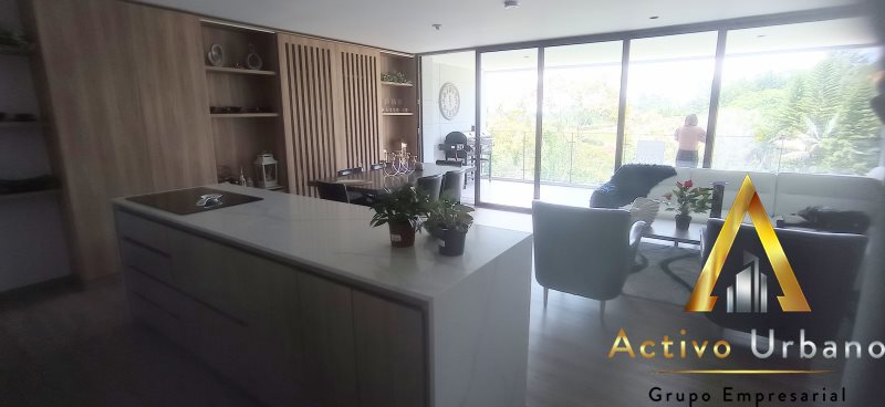 foto_104782_901271444_5143100228_ss